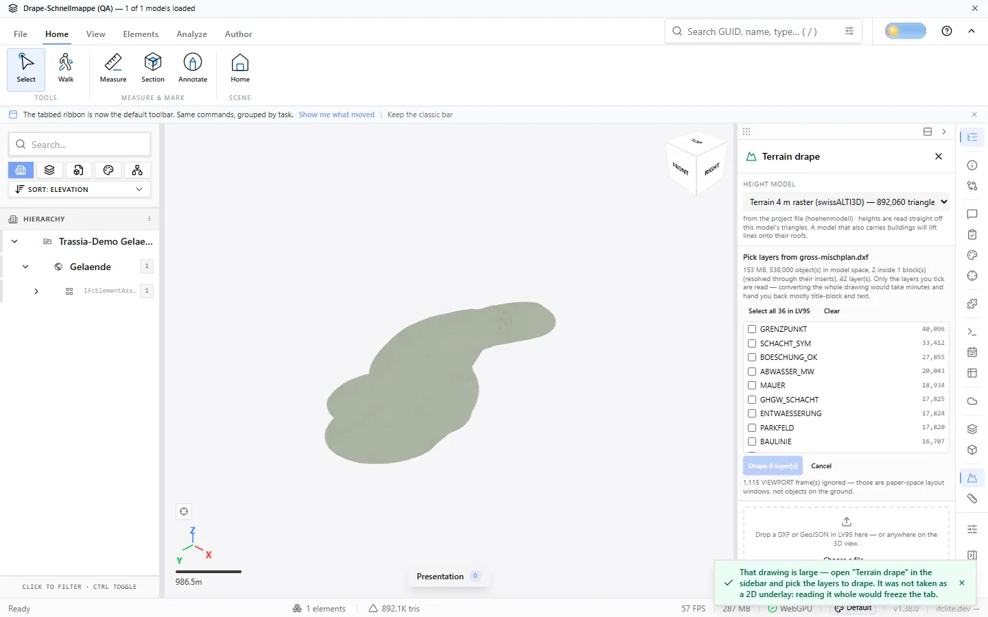 BIM Viewer mit geöffnetem Fenster «Terrain drape». Rechts steht über der Layerliste eine Kopfzeile mit Dateigrösse und Objektzahl der abgelegten Zeichnung, darunter neun Layerzeilen mit Ankreuzfeld und Objektzahl sowie die Knöpfe zum Drapen und Abbrechen; links liegt das geladene Geländemodell, unten rechts eine Meldung, dass die Zeichnung gross ist.